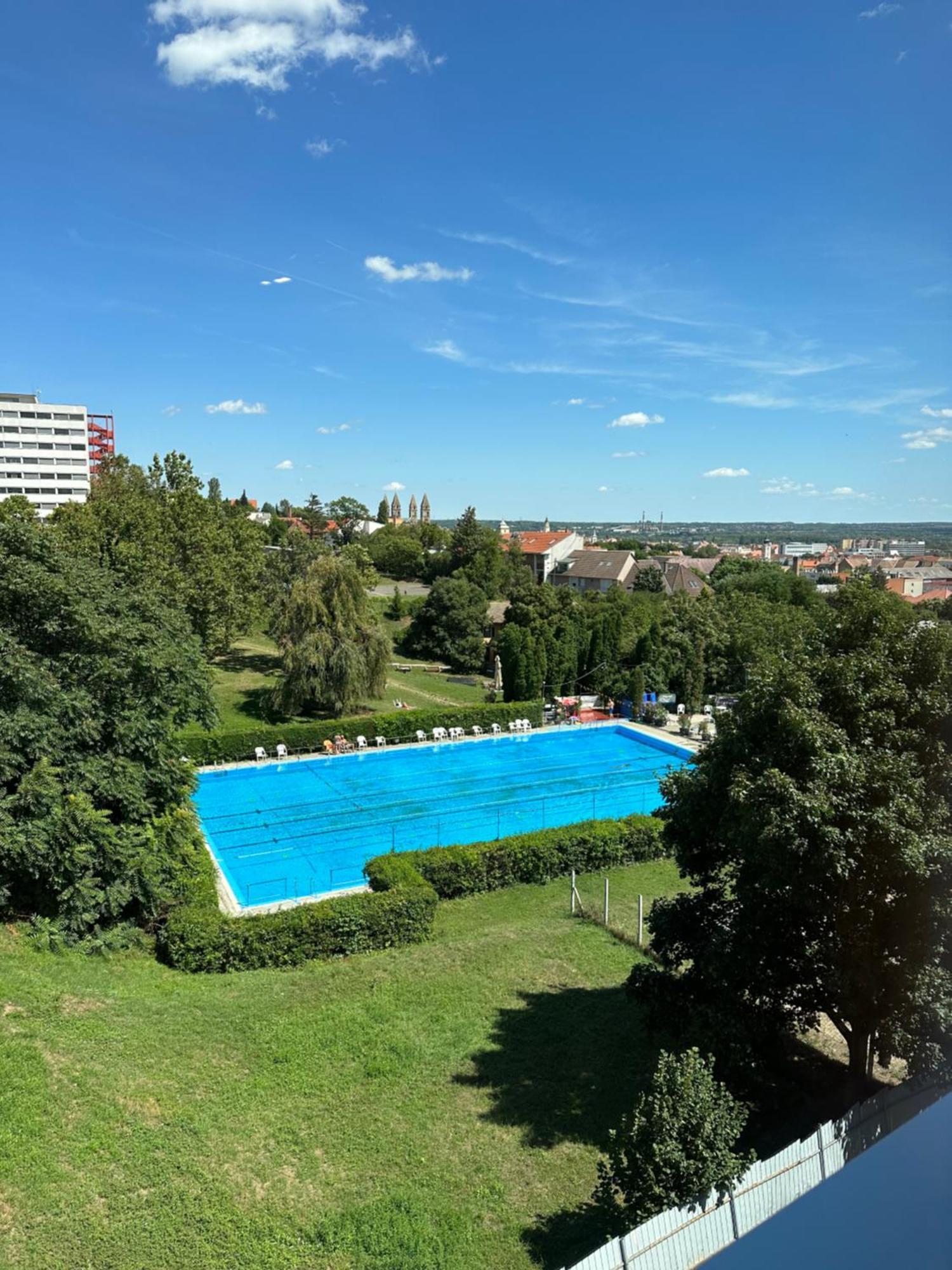 Exkluziv Panoramas Lakas Pecs Appartement Buitenkant foto
